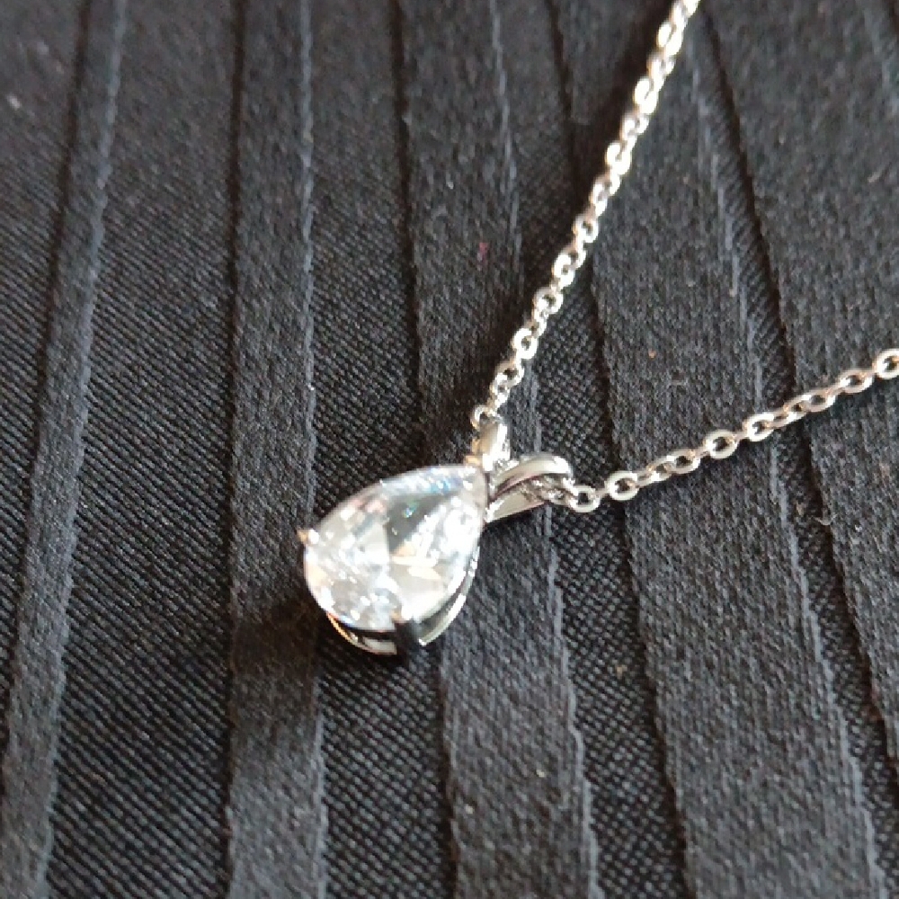 Elegant Silver Teardrop Pendant Necklace